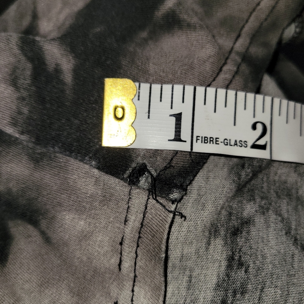 Hollister Black and Gray Curved Hem Tee - Picture 5 of 6